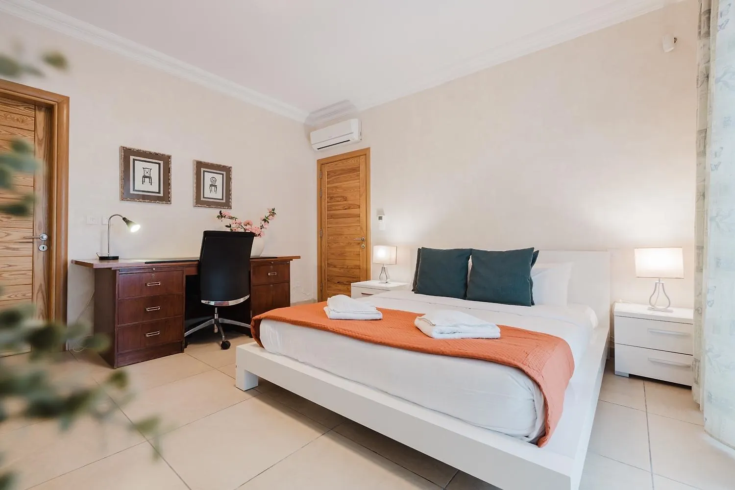 102 Seafront 3Bed Sliema With Pool By Homely 0*,  Malta