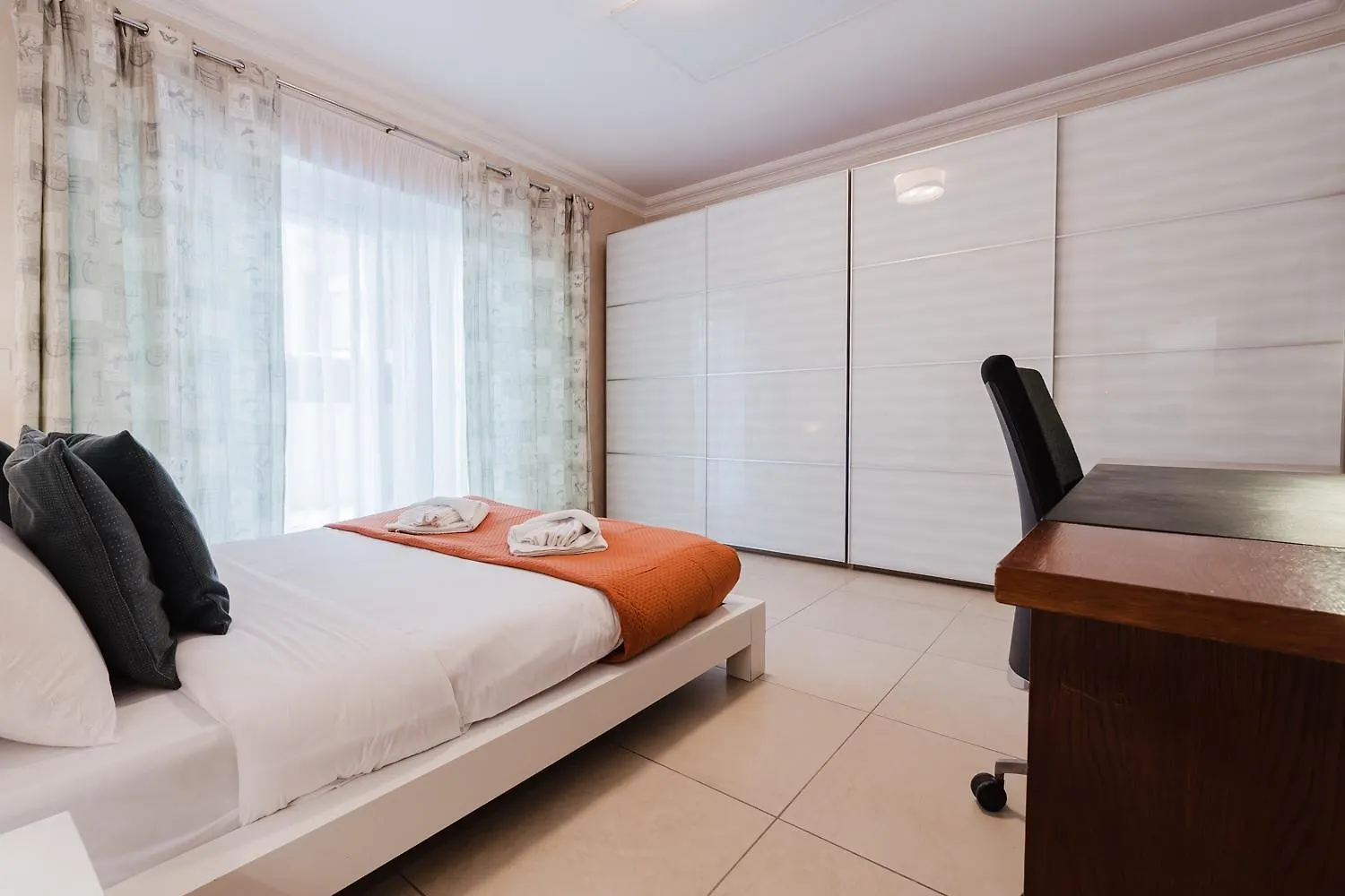 Apartment 102 Seafront 3Bed Sliema With Pool By Homely Malta