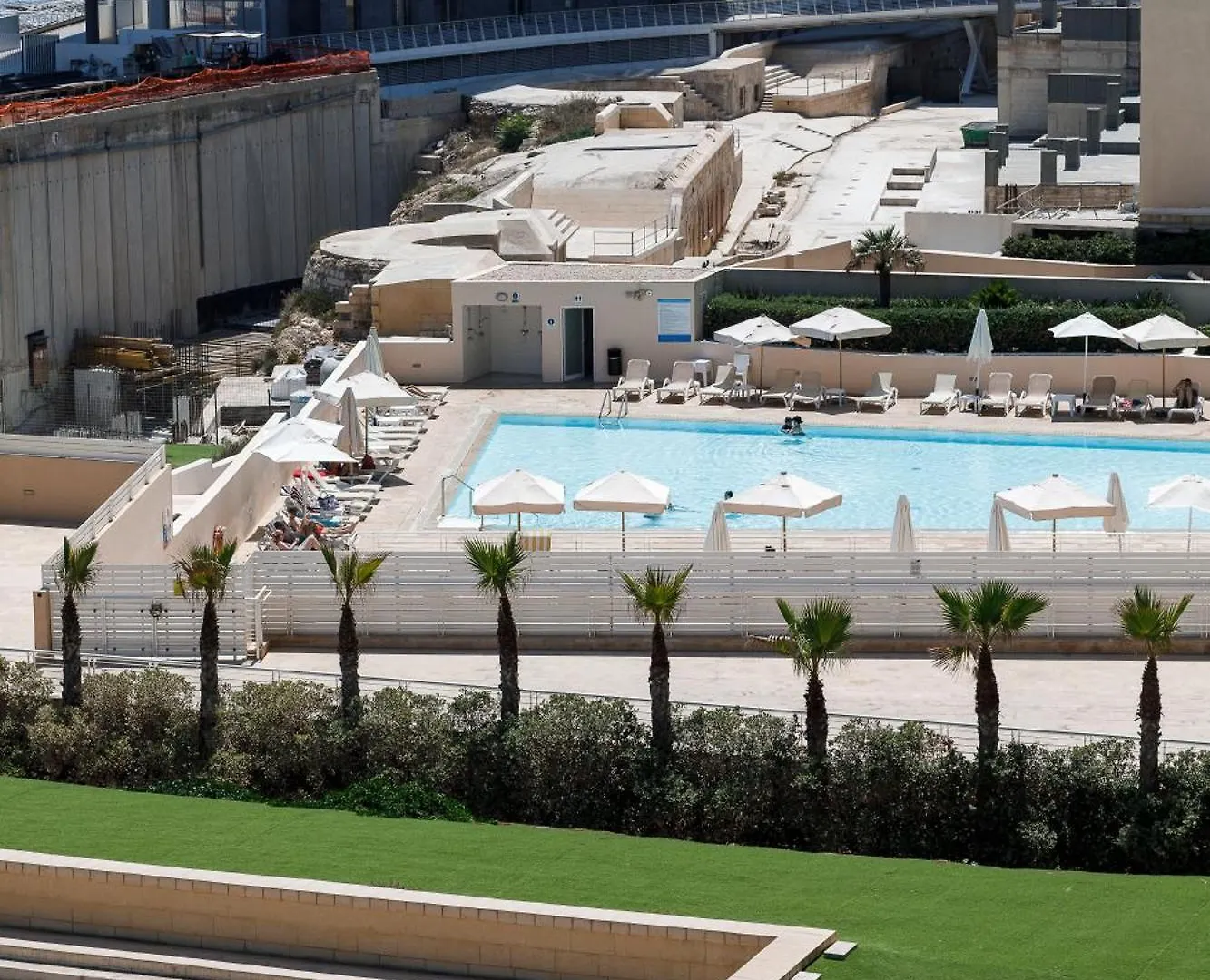 102 Seafront 3Bed Sliema With Pool By Homely Malta